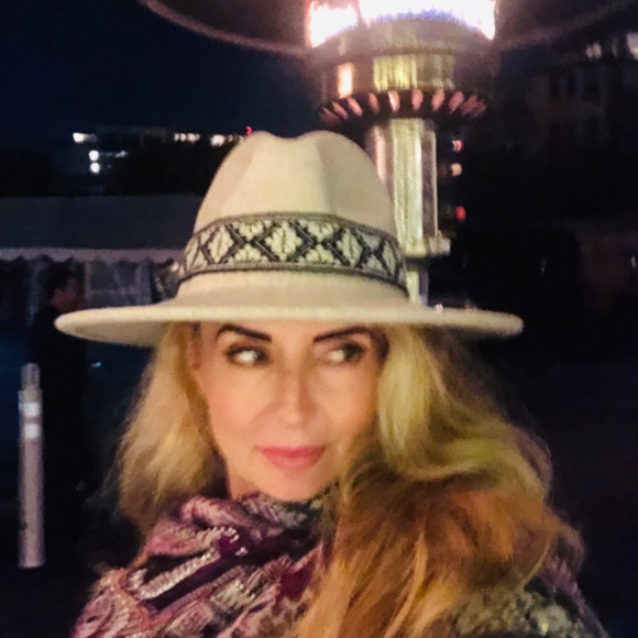 Meet your Posher, Margo - Picture 7 of 11